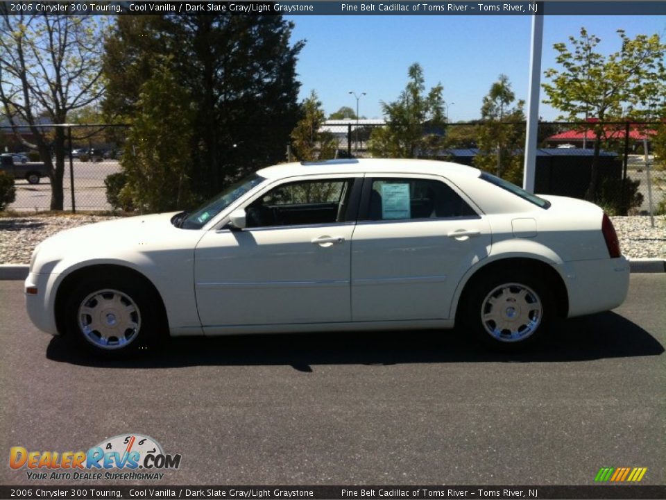2006 Chrysler 300 Touring Cool Vanilla / Dark Slate Gray/Light Graystone Photo #4