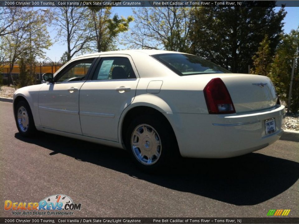2006 Chrysler 300 Touring Cool Vanilla / Dark Slate Gray/Light Graystone Photo #5