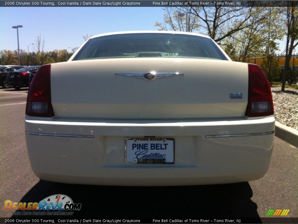 2006 Chrysler 300 Touring Cool Vanilla / Dark Slate Gray/Light Graystone Photo #6