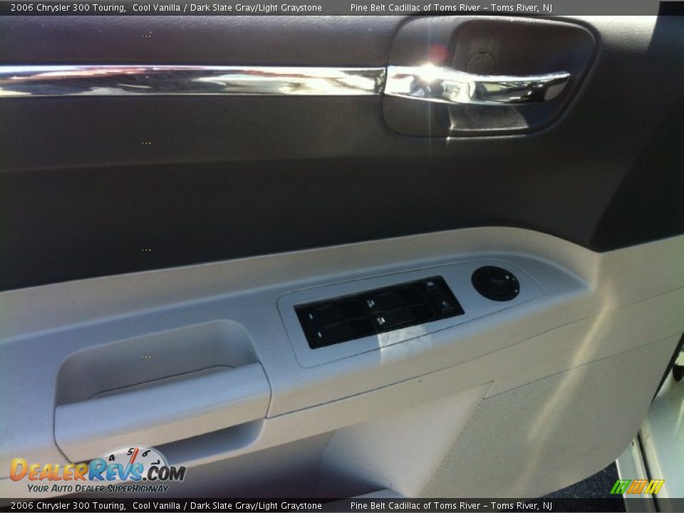 2006 Chrysler 300 Touring Cool Vanilla / Dark Slate Gray/Light Graystone Photo #10