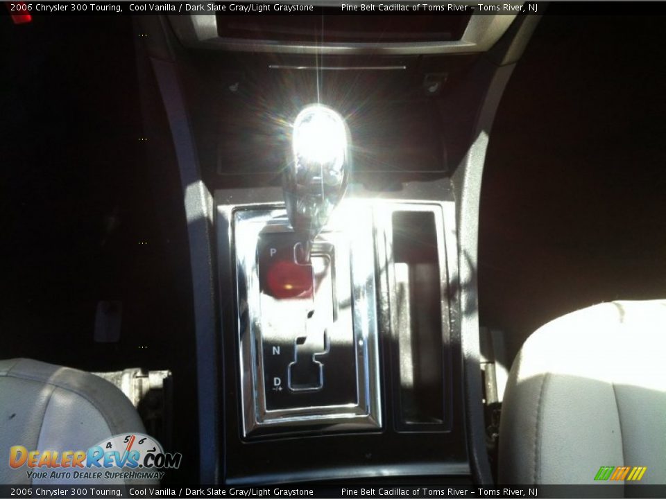 2006 Chrysler 300 Touring Cool Vanilla / Dark Slate Gray/Light Graystone Photo #13
