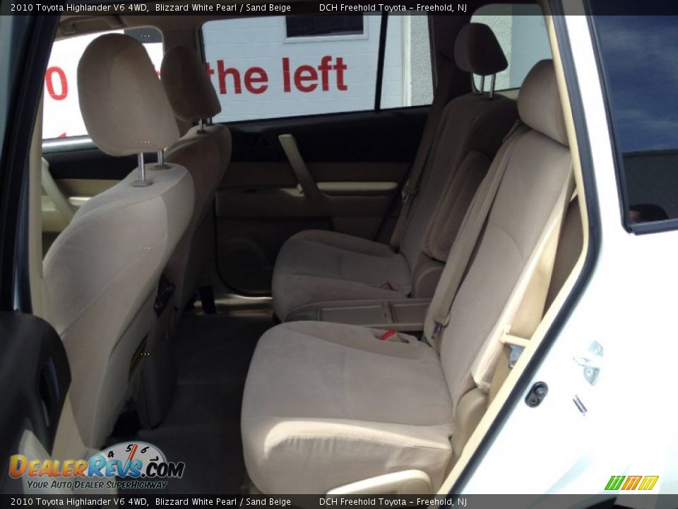 2010 Toyota Highlander V6 4WD Blizzard White Pearl / Sand Beige Photo #10