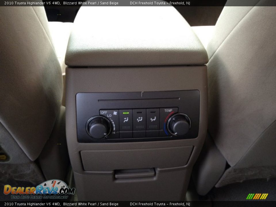 2010 Toyota Highlander V6 4WD Blizzard White Pearl / Sand Beige Photo #11