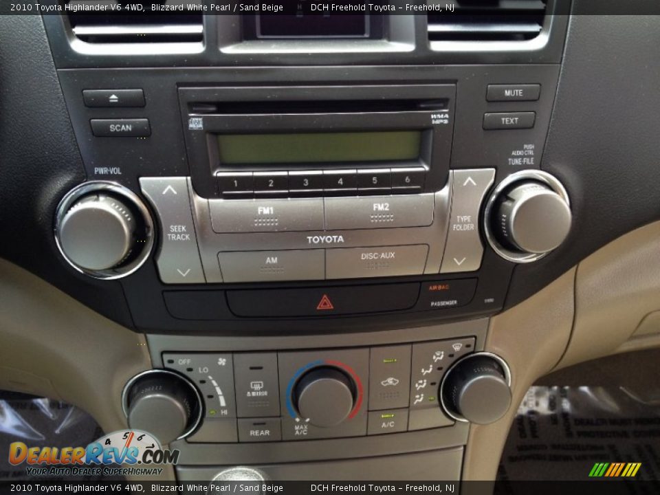 2010 Toyota Highlander V6 4WD Blizzard White Pearl / Sand Beige Photo #19