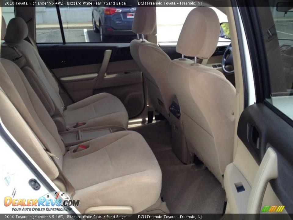 2010 Toyota Highlander V6 4WD Blizzard White Pearl / Sand Beige Photo #24