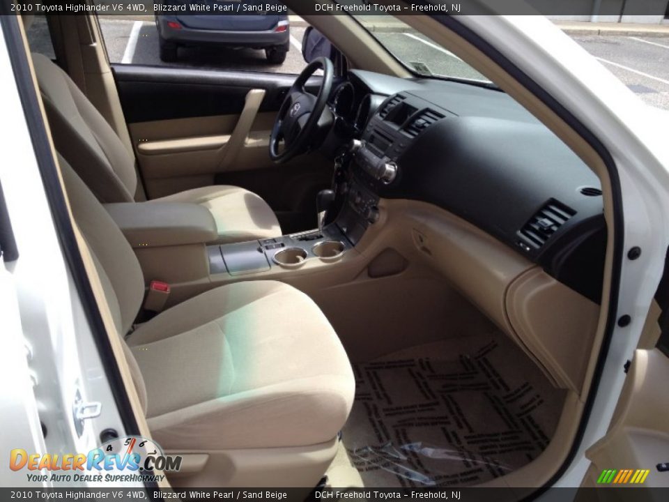 2010 Toyota Highlander V6 4WD Blizzard White Pearl / Sand Beige Photo #26