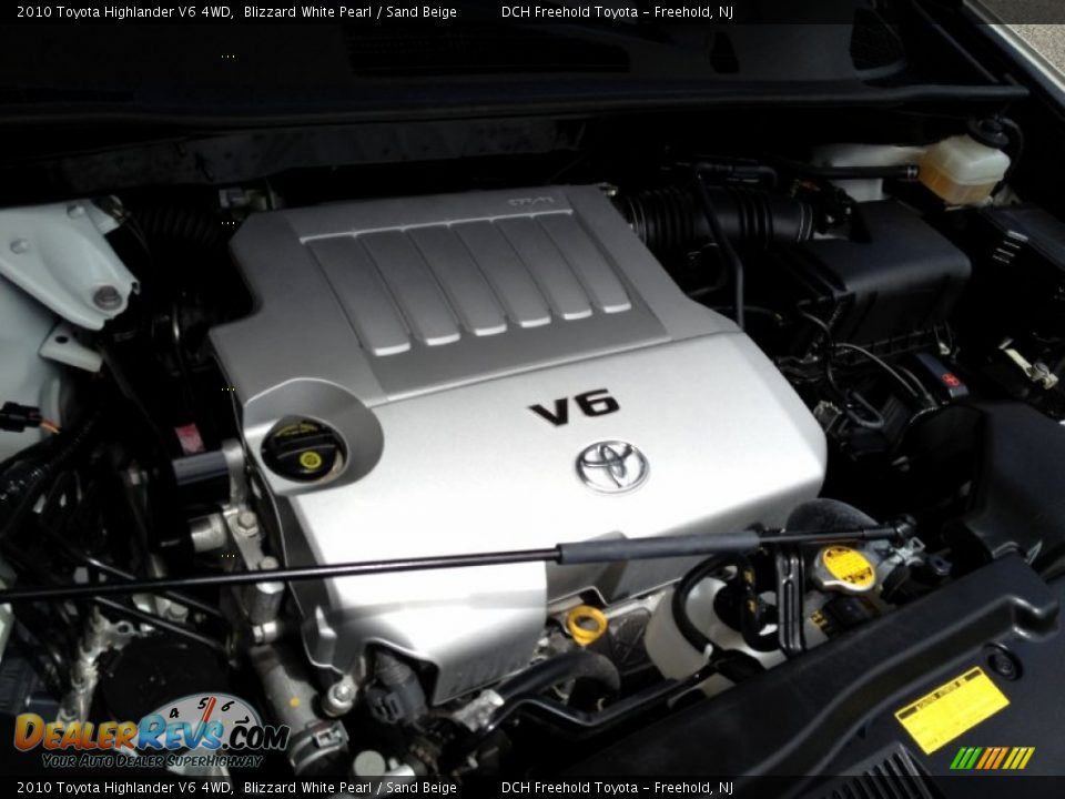 2010 Toyota Highlander V6 4WD Blizzard White Pearl / Sand Beige Photo #29