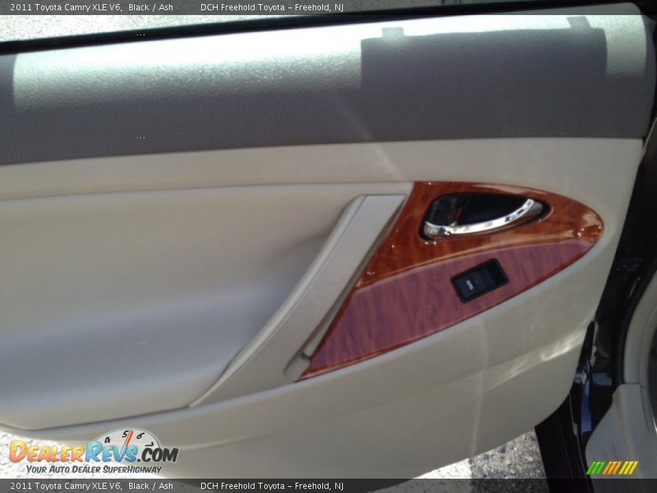 2011 Toyota Camry XLE V6 Black / Ash Photo #9