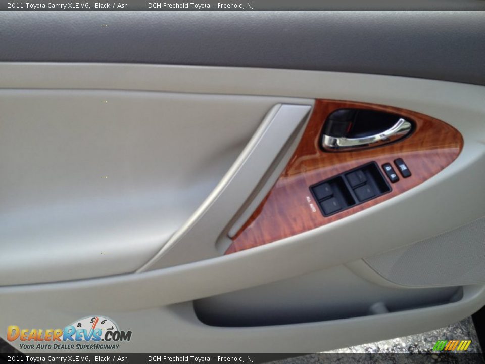 2011 Toyota Camry XLE V6 Black / Ash Photo #13