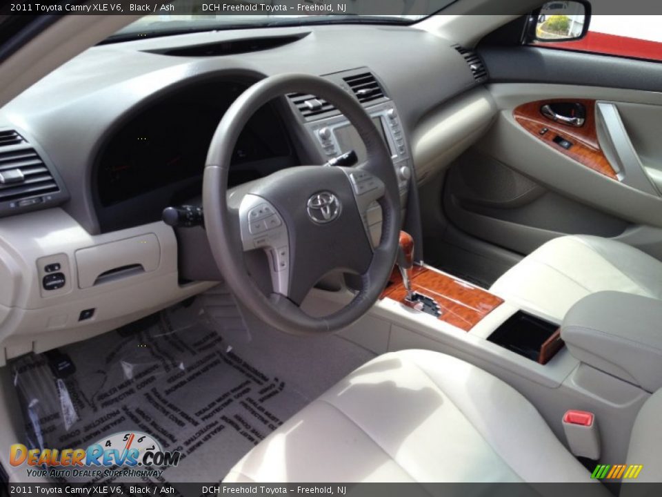 2011 Toyota Camry XLE V6 Black / Ash Photo #14