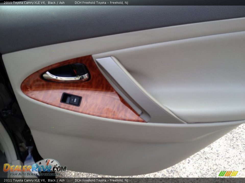 2011 Toyota Camry XLE V6 Black / Ash Photo #24
