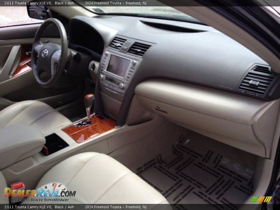 2011 Toyota Camry XLE V6 Black / Ash Photo #26