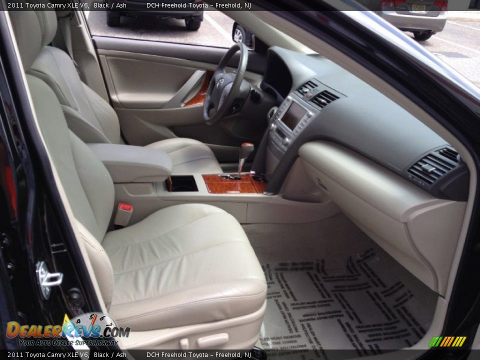 2011 Toyota Camry XLE V6 Black / Ash Photo #27