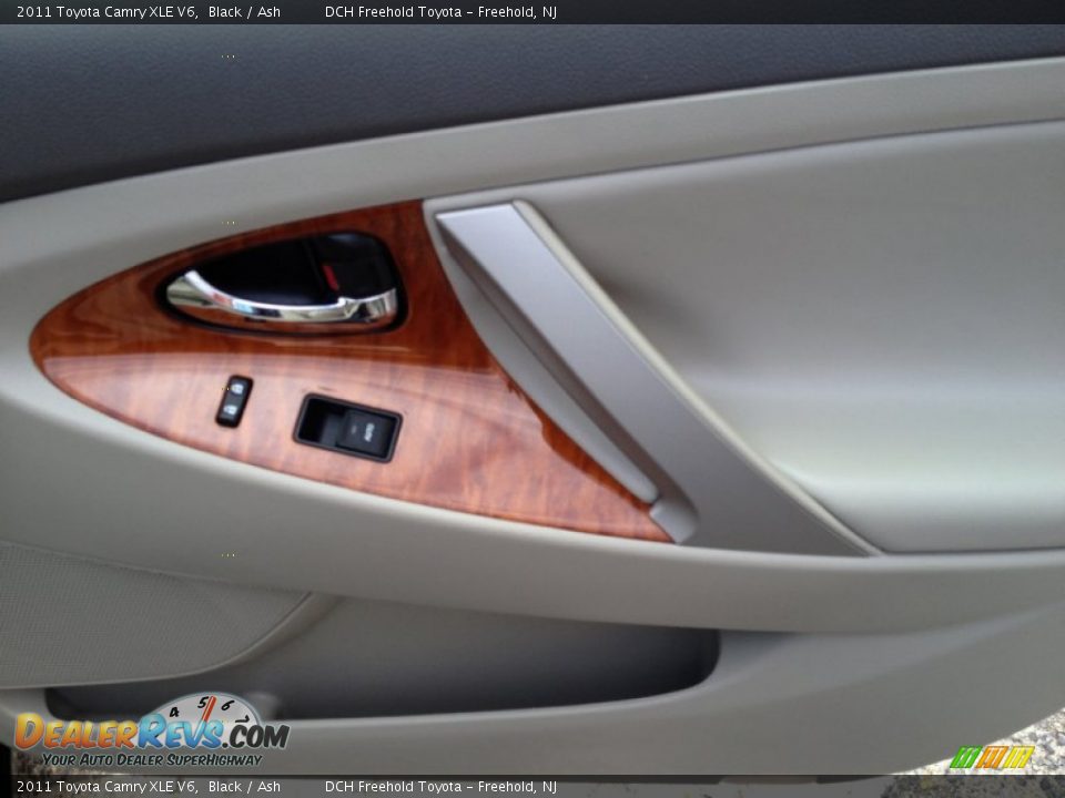 2011 Toyota Camry XLE V6 Black / Ash Photo #28