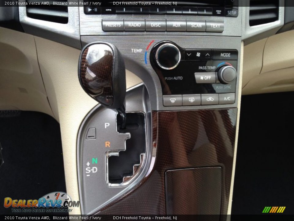 2010 Toyota Venza AWD Blizzard White Pearl / Ivory Photo #17