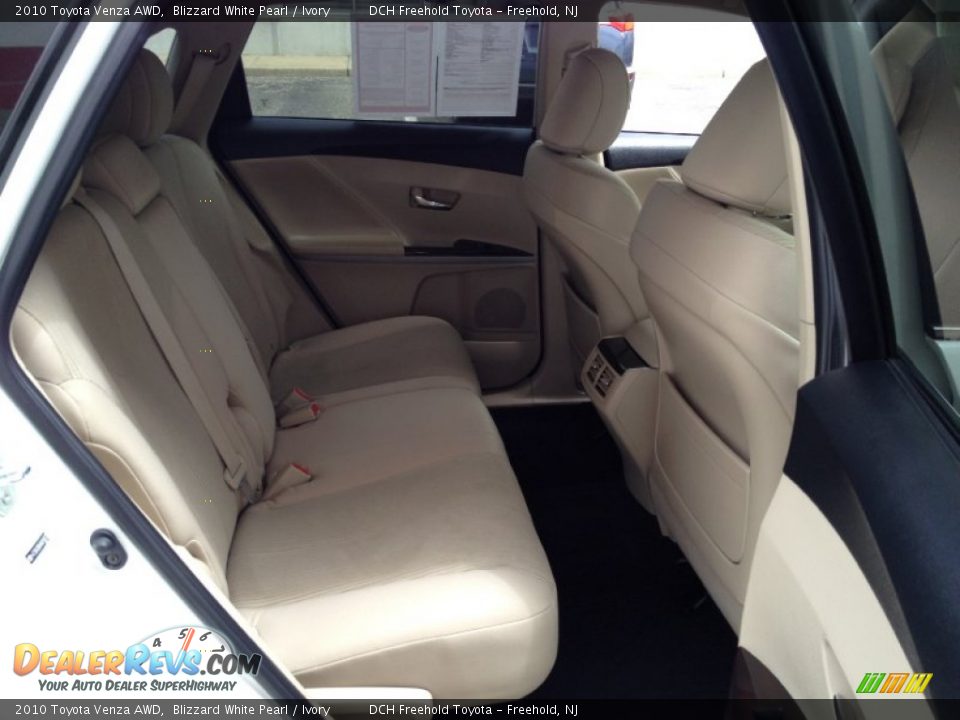 2010 Toyota Venza AWD Blizzard White Pearl / Ivory Photo #24