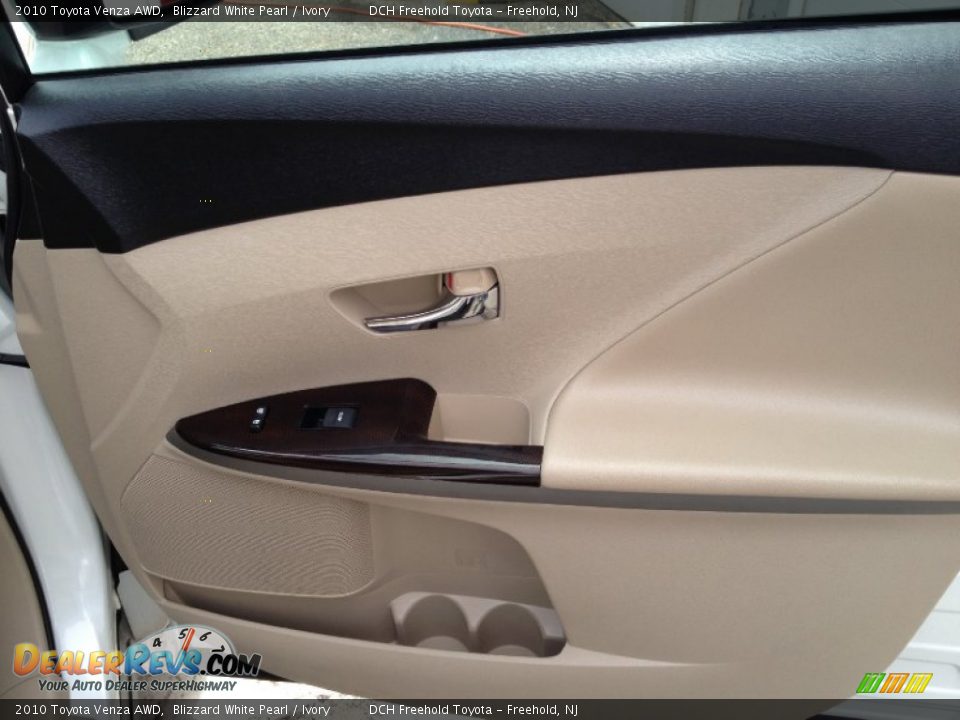 2010 Toyota Venza AWD Blizzard White Pearl / Ivory Photo #25