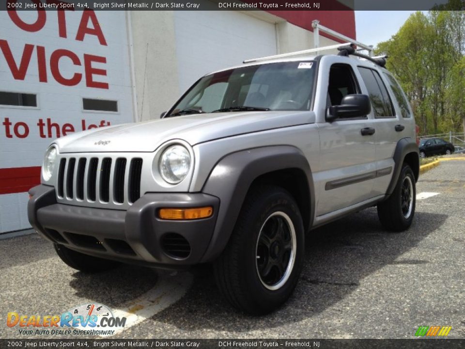 2002 Jeep Liberty Sport 4x4 Bright Silver Metallic / Dark Slate Gray Photo #1