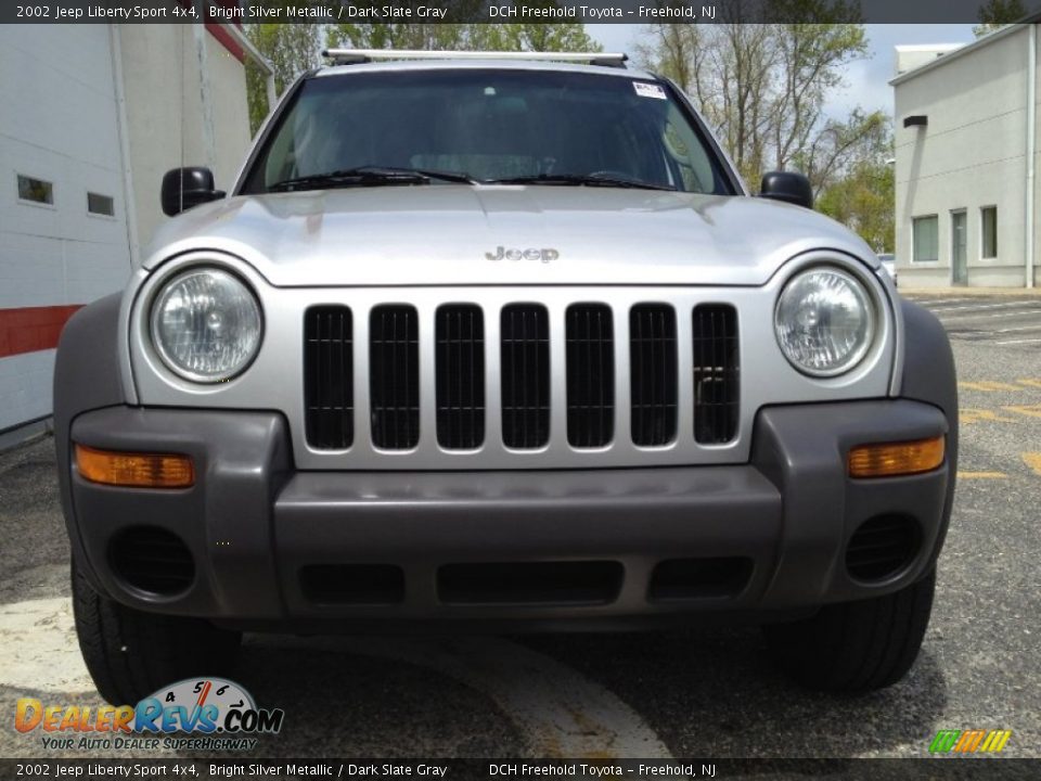2002 Jeep Liberty Sport 4x4 Bright Silver Metallic / Dark Slate Gray Photo #2