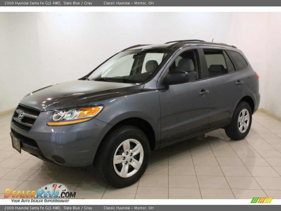 Front 3/4 View of 2009 Hyundai Santa Fe GLS 4WD Photo #3