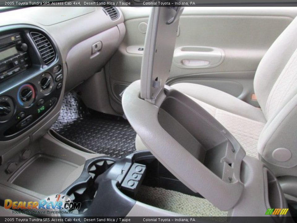 2005 Toyota Tundra SR5 Access Cab 4x4 Desert Sand Mica / Taupe Photo #16