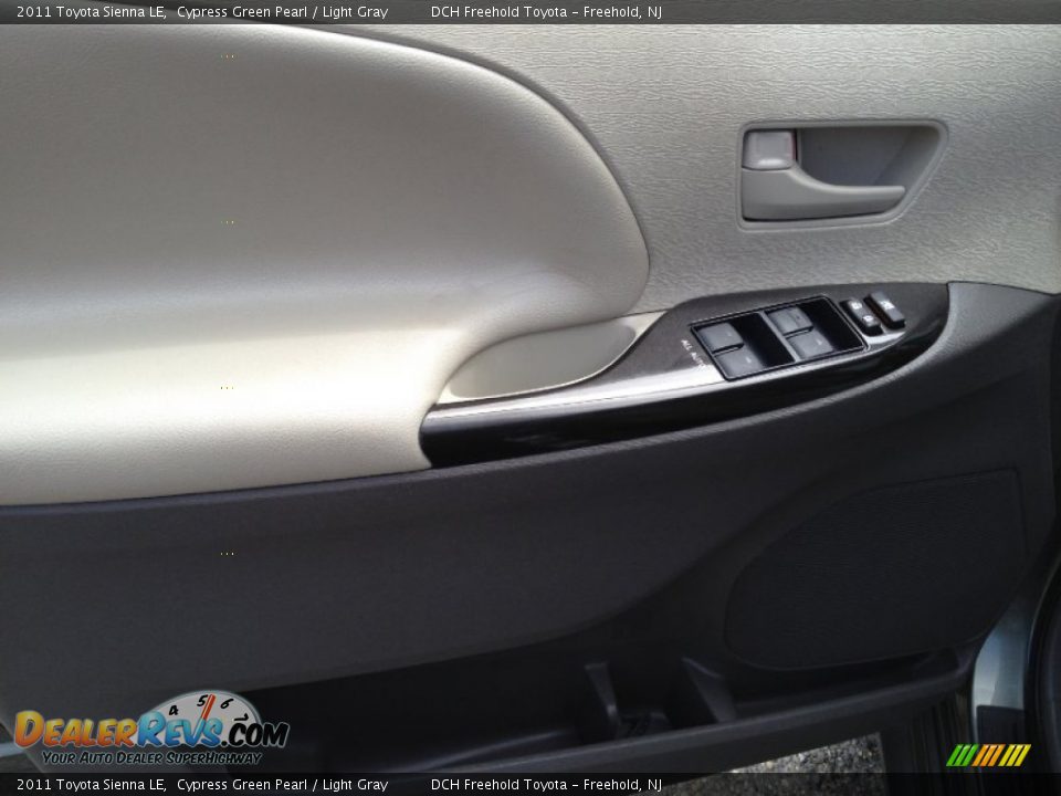 2011 Toyota Sienna LE Cypress Green Pearl / Light Gray Photo #12