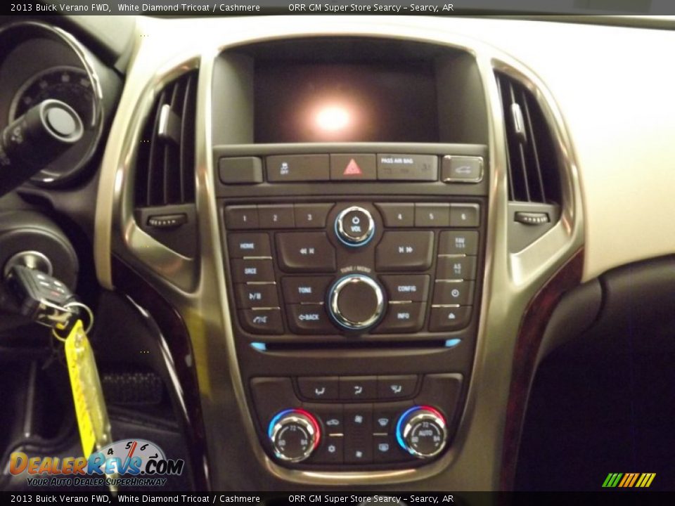 2013 Buick Verano FWD White Diamond Tricoat / Cashmere Photo #10
