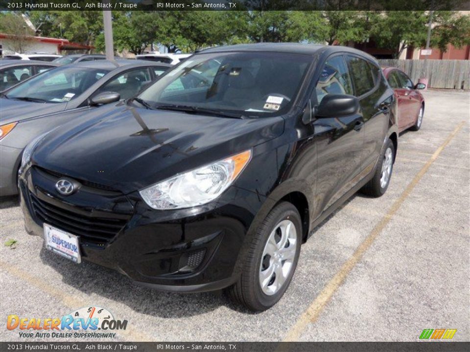 2013 Hyundai Tucson GL Ash Black / Taupe Photo #2