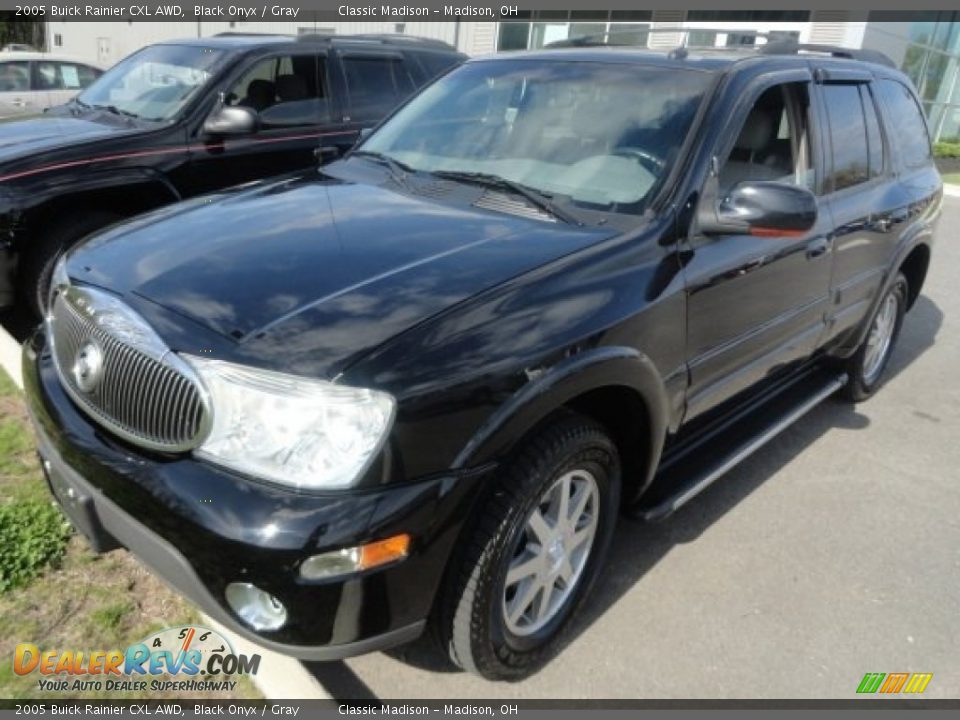 Front 3/4 View of 2005 Buick Rainier CXL AWD Photo #2