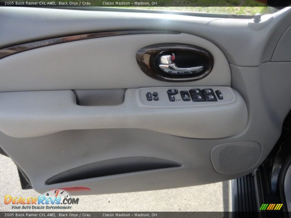 2005 Buick Rainier CXL AWD Black Onyx / Gray Photo #4