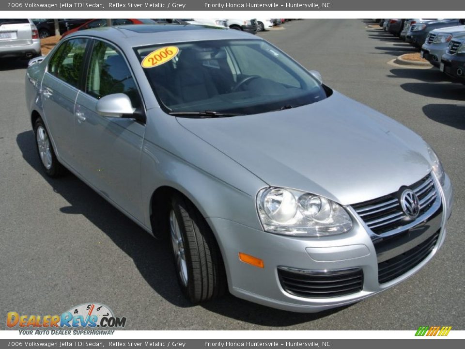 2006 Volkswagen Jetta TDI Sedan Reflex Silver Metallic / Grey Photo #2