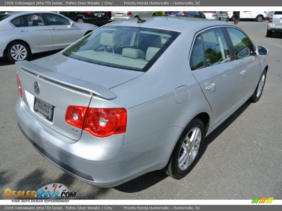 2006 Volkswagen Jetta TDI Sedan Reflex Silver Metallic / Grey Photo #5
