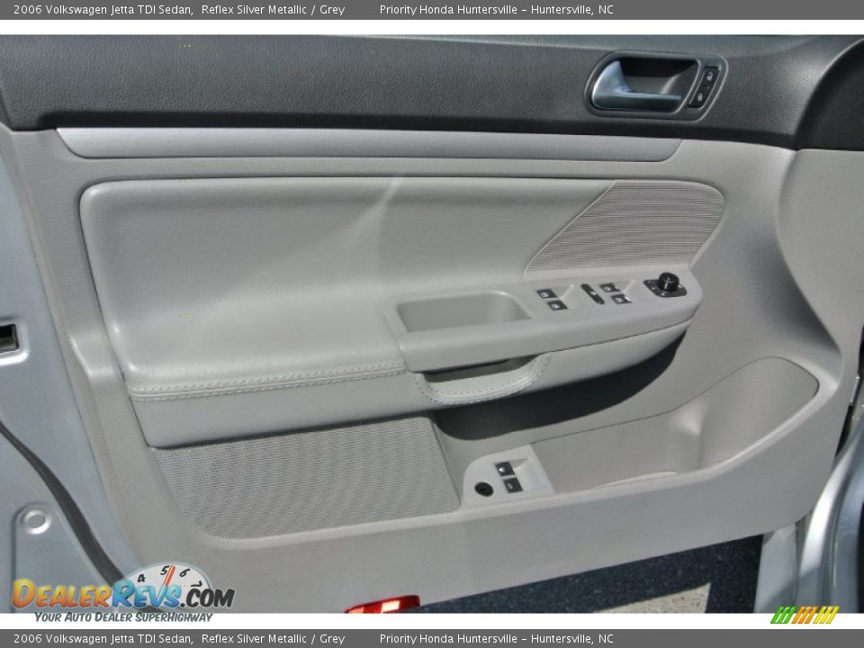 2006 Volkswagen Jetta TDI Sedan Reflex Silver Metallic / Grey Photo #10