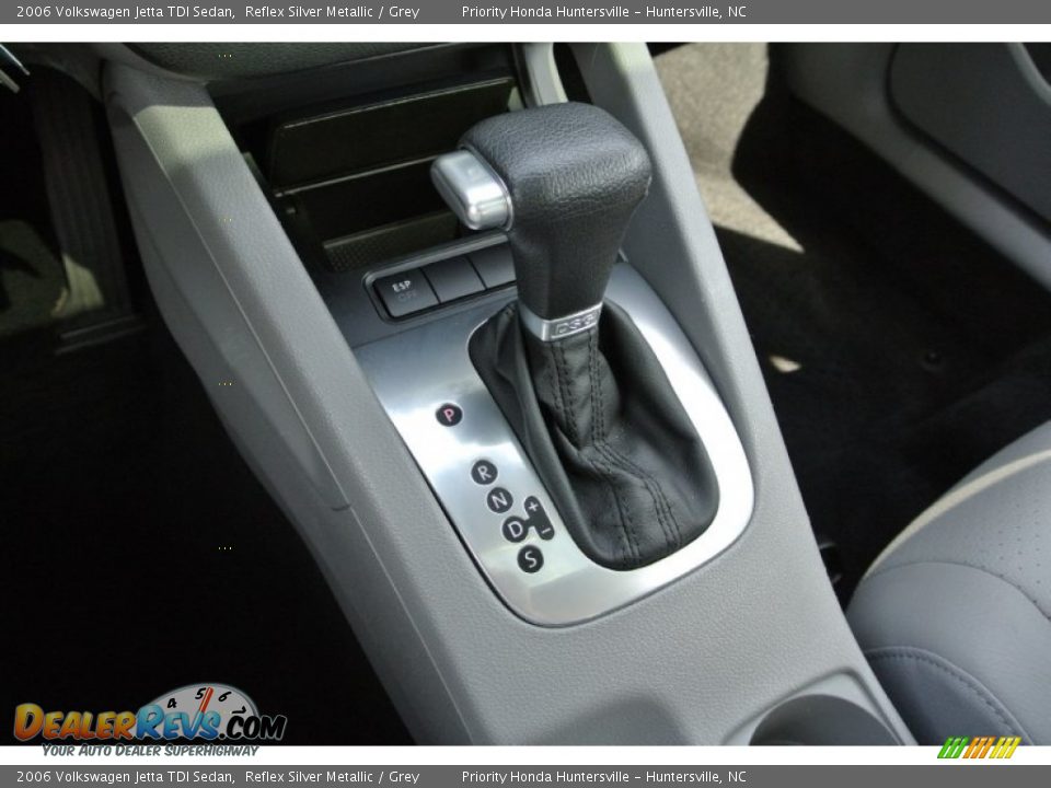 2006 Volkswagen Jetta TDI Sedan Reflex Silver Metallic / Grey Photo #13