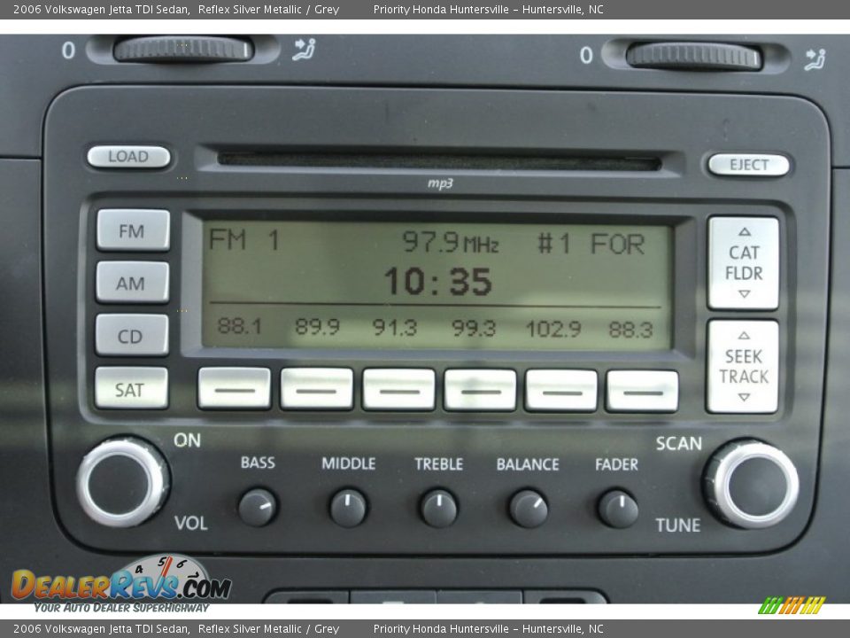 2006 Volkswagen Jetta TDI Sedan Reflex Silver Metallic / Grey Photo #15