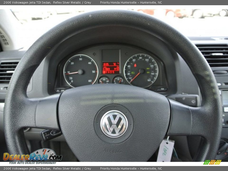 2006 Volkswagen Jetta TDI Sedan Reflex Silver Metallic / Grey Photo #16