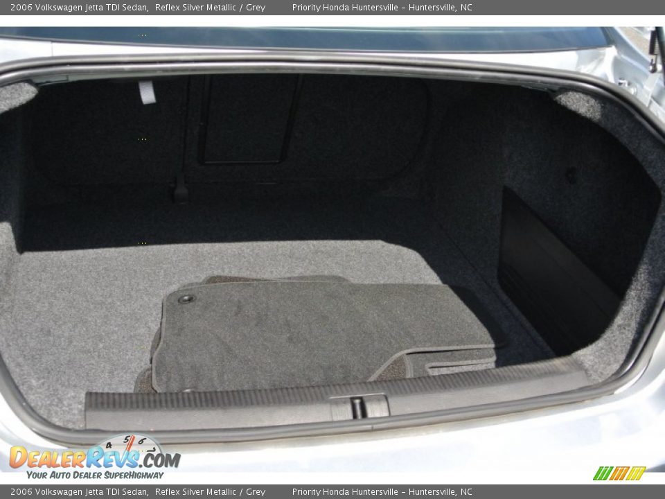 2006 Volkswagen Jetta TDI Sedan Reflex Silver Metallic / Grey Photo #19