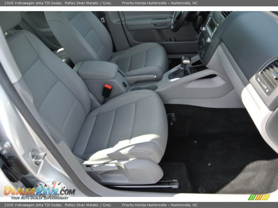 2006 Volkswagen Jetta TDI Sedan Reflex Silver Metallic / Grey Photo #20