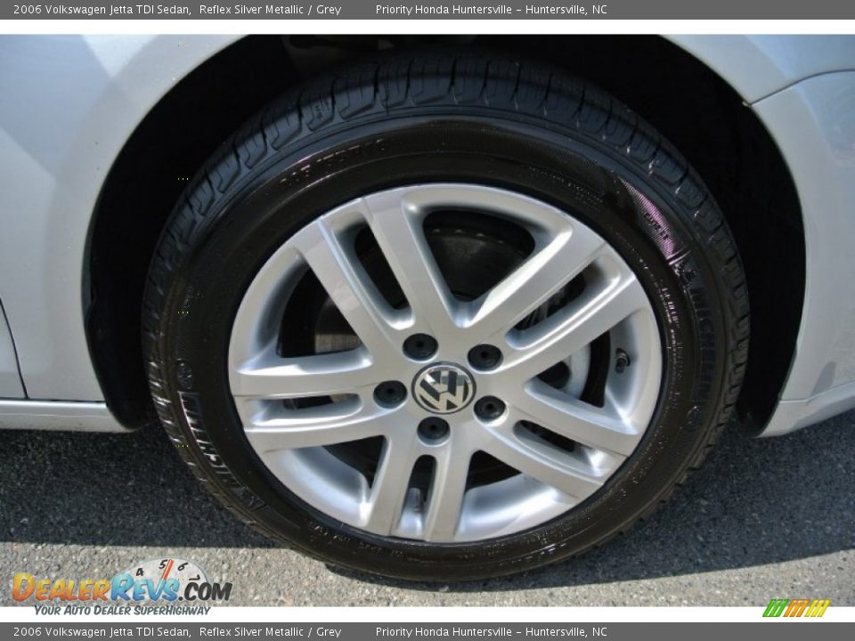 2006 Volkswagen Jetta TDI Sedan Reflex Silver Metallic / Grey Photo #24