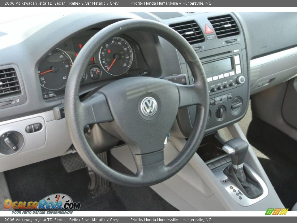 2006 Volkswagen Jetta TDI Sedan Reflex Silver Metallic / Grey Photo #26