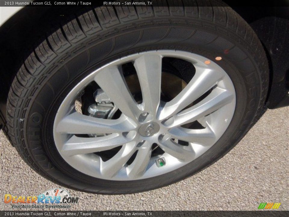 2013 Hyundai Tucson GLS Cotton White / Taupe Photo #3