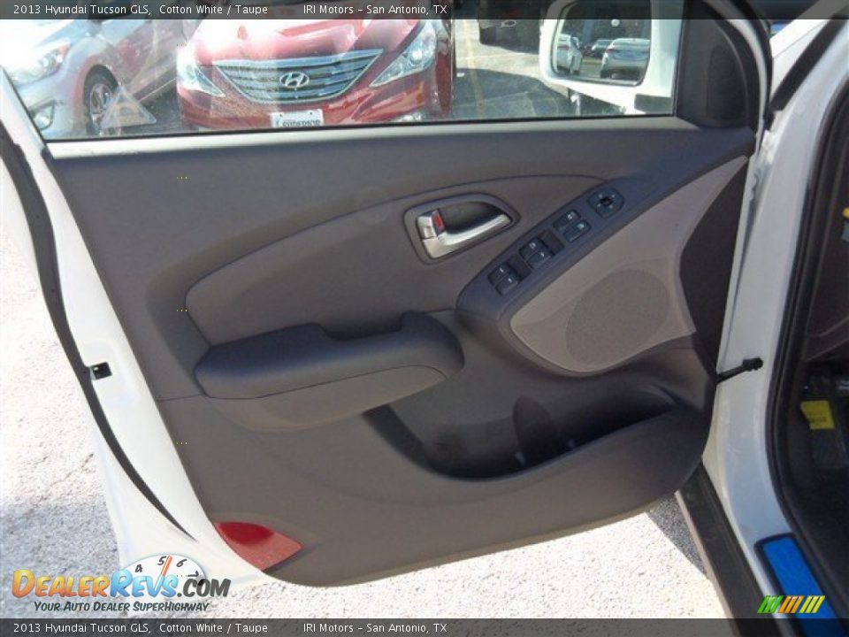2013 Hyundai Tucson GLS Cotton White / Taupe Photo #10