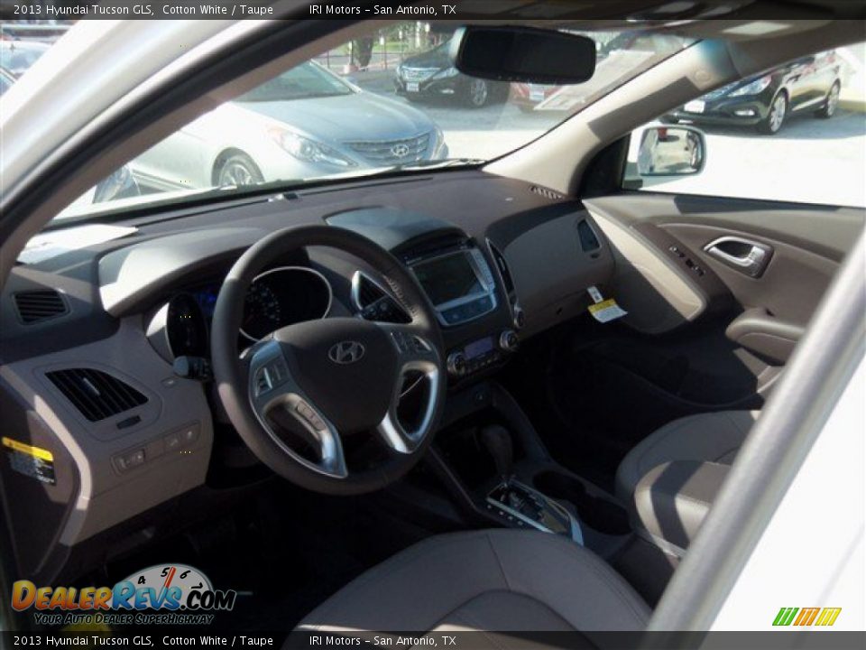 2013 Hyundai Tucson GLS Cotton White / Taupe Photo #11
