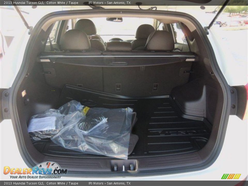 2013 Hyundai Tucson GLS Cotton White / Taupe Photo #15