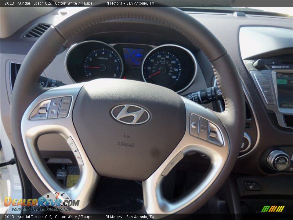 2013 Hyundai Tucson GLS Cotton White / Taupe Photo #16