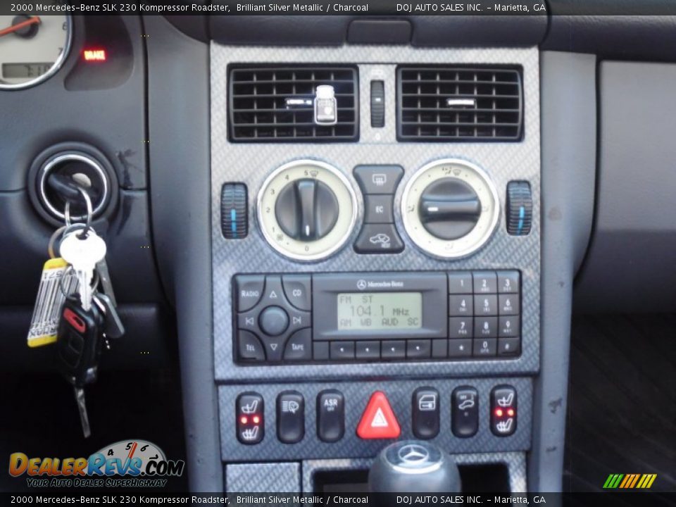 Controls of 2000 Mercedes-Benz SLK 230 Kompressor Roadster Photo #29