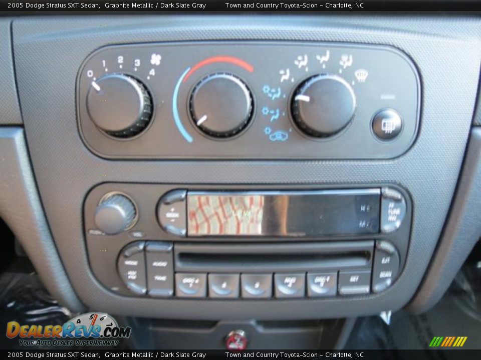 Controls of 2005 Dodge Stratus SXT Sedan Photo #14