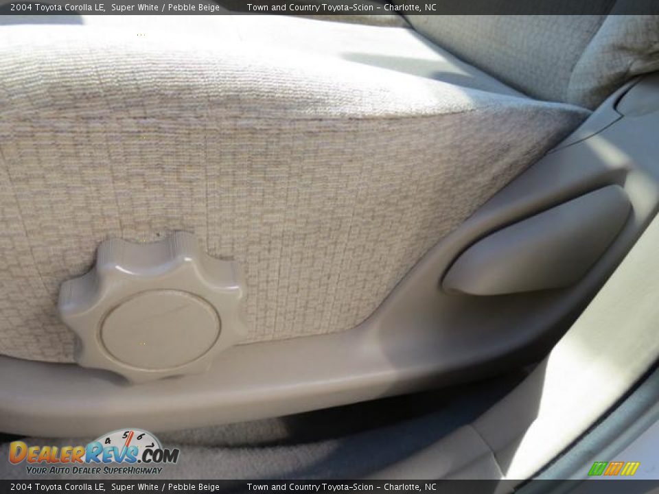 2004 Toyota Corolla LE Super White / Pebble Beige Photo #11
