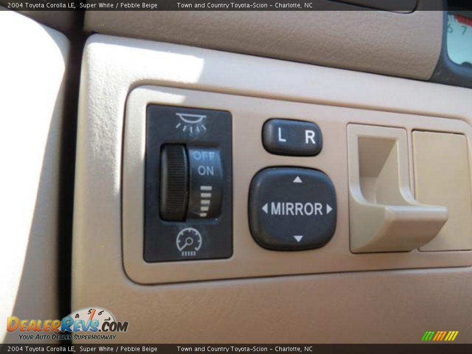 2004 Toyota Corolla LE Super White / Pebble Beige Photo #20
