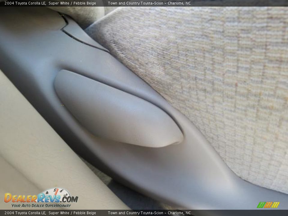 2004 Toyota Corolla LE Super White / Pebble Beige Photo #22